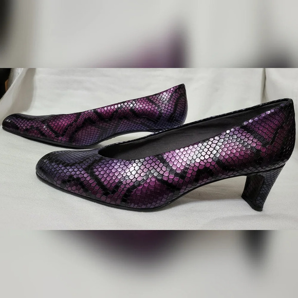 Stuart Weitzman Womens‎ Iridescent Purple Snake Print Leather Heels 9.5N NWOB - Picture 14 of 15